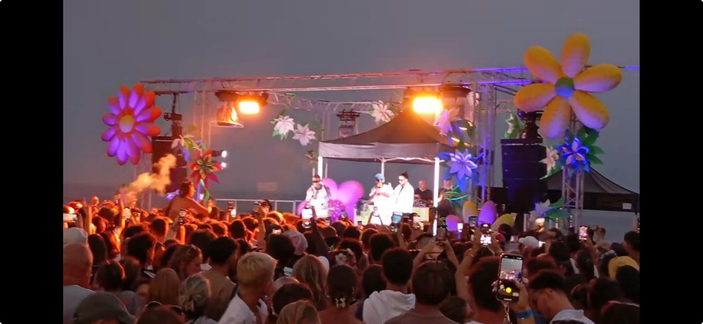 A trilingual answer: English (US), French (France), Spanish